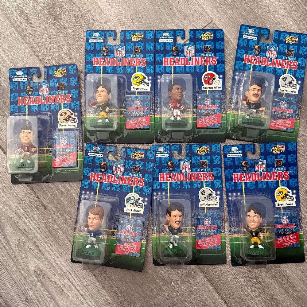 7 VINTAGE NFL HEADLINER FIGURES never opened